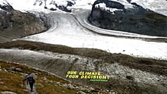 a Greenpeace szlogenje a svájci Gorner gleccseren