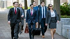 Представители минюста США идут на открытие процесса
