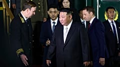 Primorsky Krai Bölge Yönetimi Basın Ofisi tarafından çekilen ve sağlanan fotoğrafta Kuzey Kore lideri Kim Jong Un Rusya'nın Khasan kentinde düzenlenen karşılama törenine katılıyor