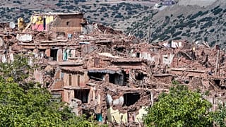 مبان مهدمة جرّاء الزلزال