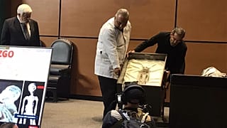 Bemutatják az egyik múmiát a mexikói kongresszusban