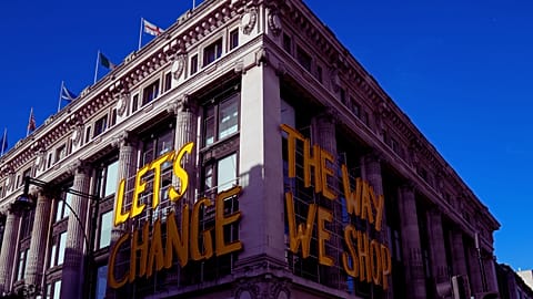 Shops on London's Oxford Street are struggling to keep revenue at a sustainable level.