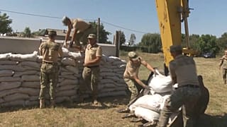 An der Donau, die Rumänien und die Ukraine voneinander trennt, baut Rumänien Luftschutzbunker