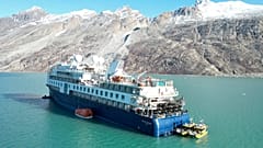 Das Kreuzfahrtschiff vor Grönland 