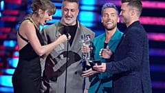 Η Τέιλορ Σουίφτ με τρια από τα μέλη των NSYNC