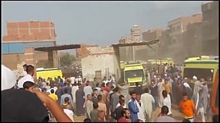 سيارات الإسعاف تحمل جثامين الضحايا