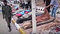 Equipas de resgate alinham os corpos na rua, à espera de identificação