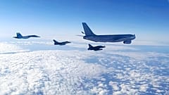 Rus 'SU-27' tipi bombardıman uçağı