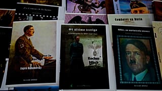 Parte de los libros incautados en Argentina