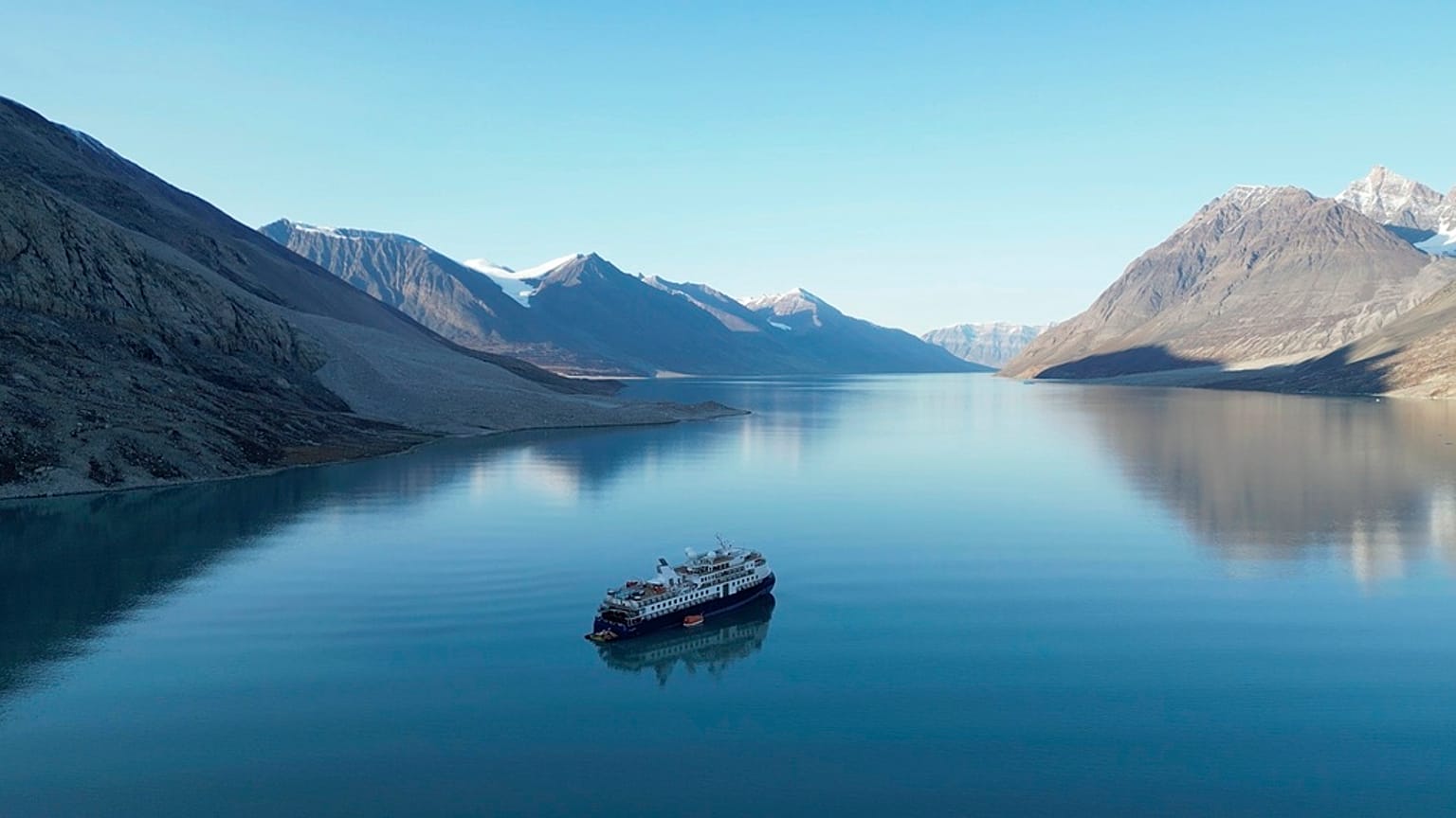 Imagen del crucero varado en Groenlandia