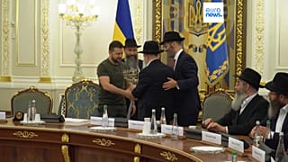 Volodimir Zelenszkij ukrán elnök (pólóban) a kijevi Ukrán Zsidó Közösség tagjaival 2023.09.14-én.