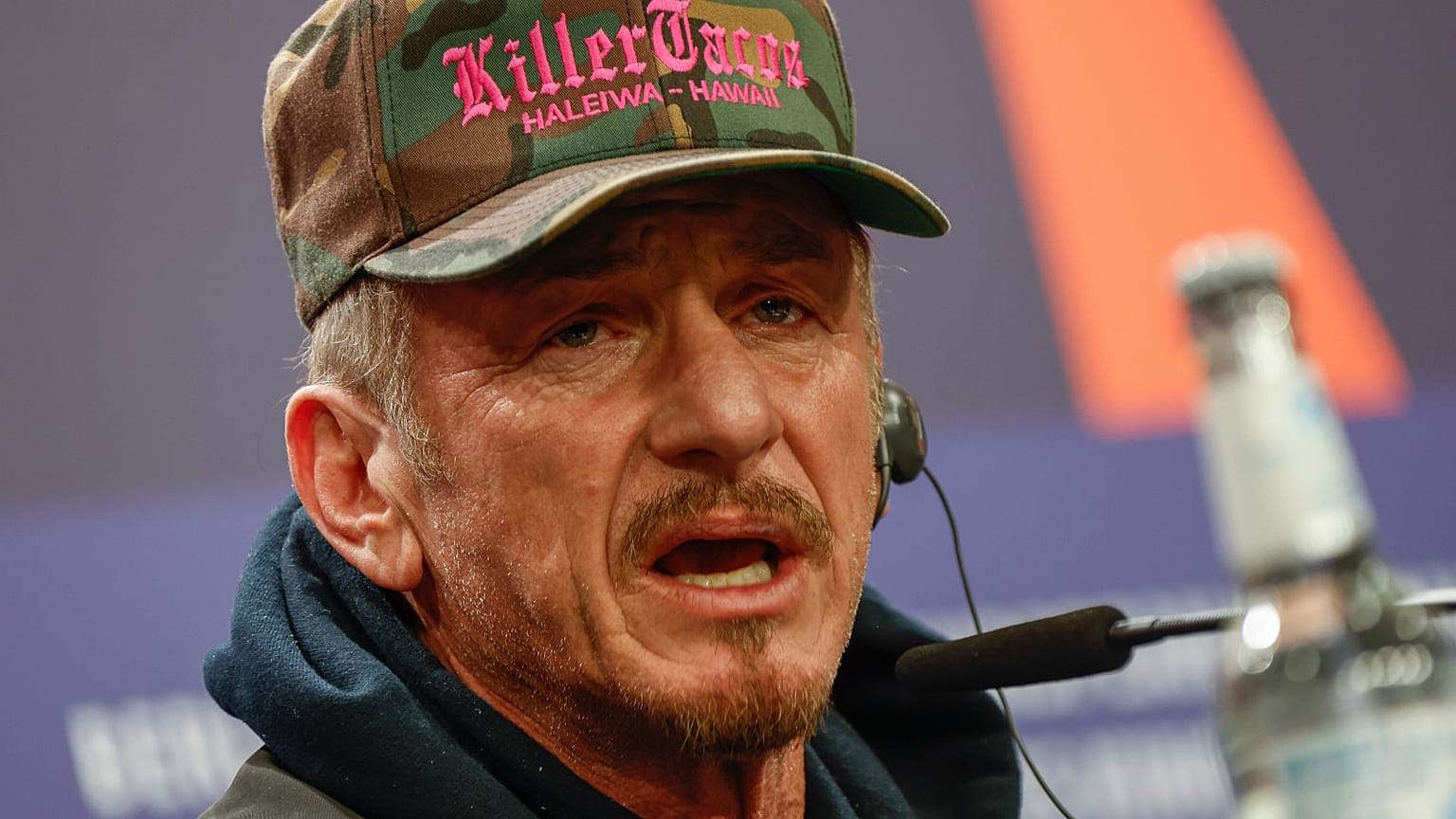 Sean Penn bei der Pressekonferenz für den Film "Superpower" während der Berlinale - Februar 2023