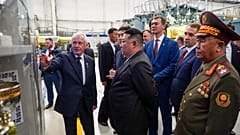 Ким Чен Ын на заводе  по производству боевых самолетов