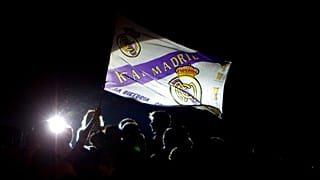 Bandera con el escudo del Real Madrid