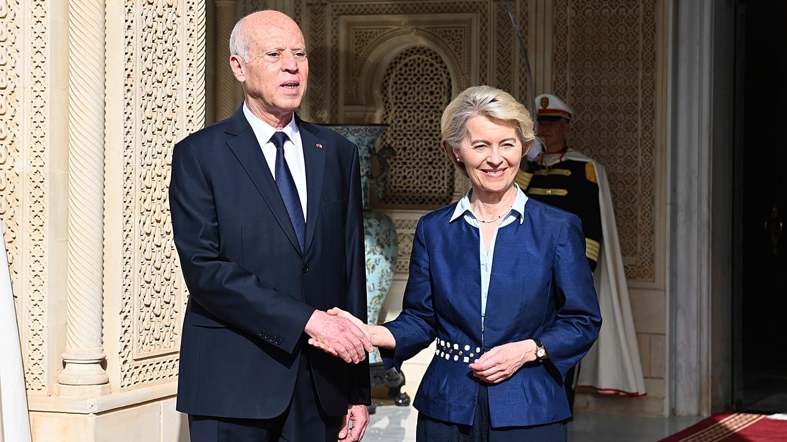 La Presidenta de la Comisión Europea, Ursula von der Leyen, viajó en julio a Túnez para ultimar el polémico acuerdo.