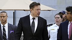 Elon Musk, az X tulajdonosa egy szenátusi megbeszélése után