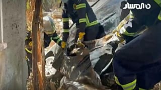 رجال انقاذ مصريون ينتشلون الجثث في مدينة درنة الليبية التي ضربتها الفيضانات-14 أيلول 2023