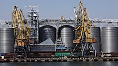 Getreidesilos im Süden der Ukraine