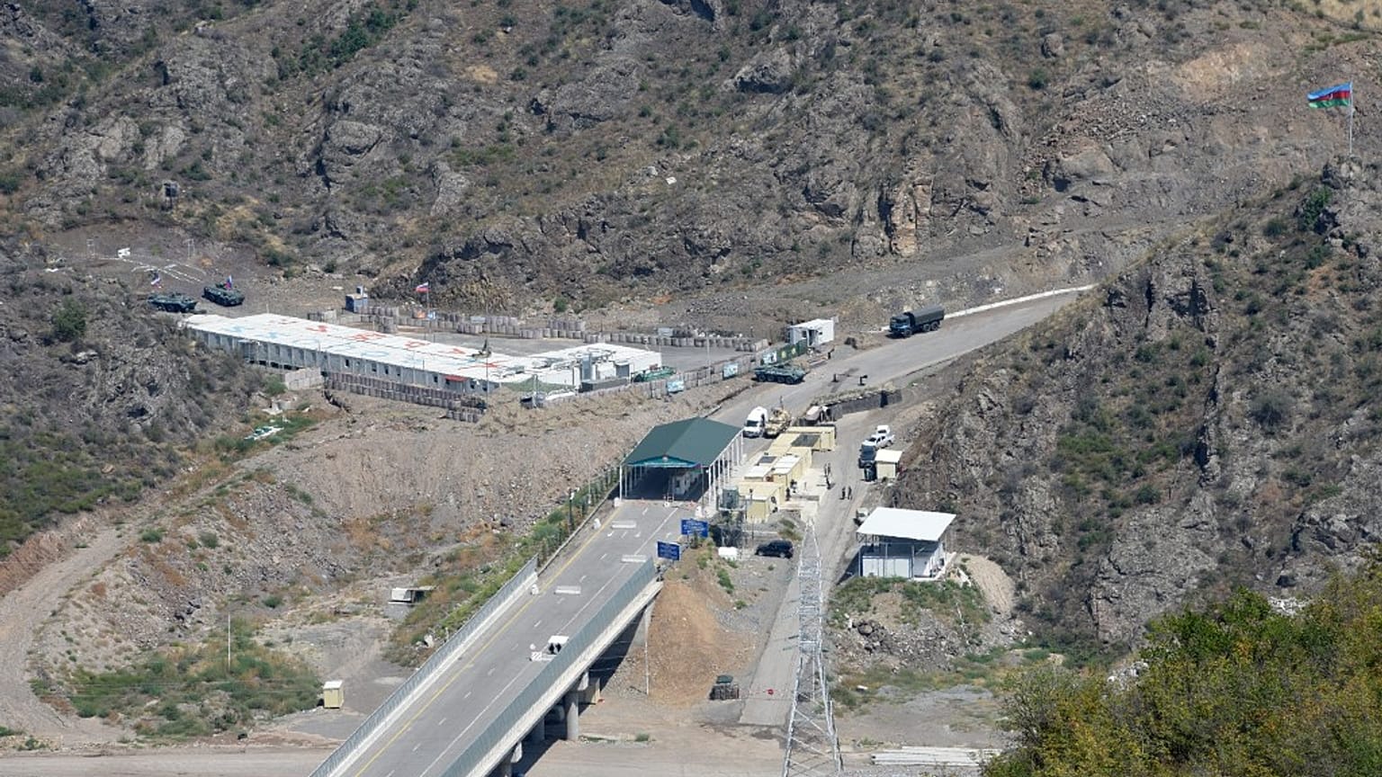 Laçın koridorunda Azerbaycan kontrol noktası