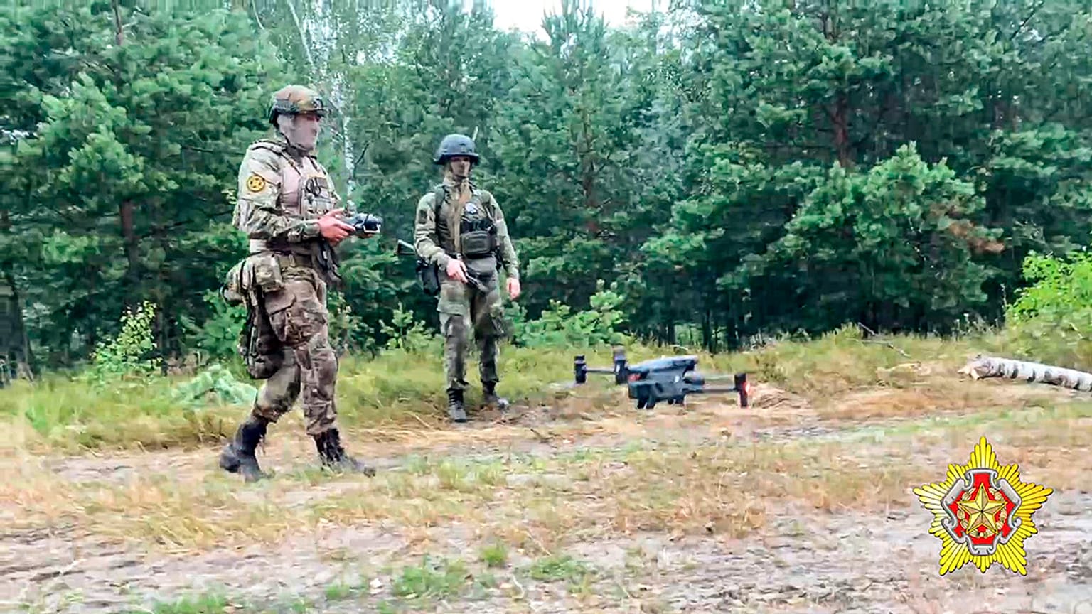 Militari usano un drone