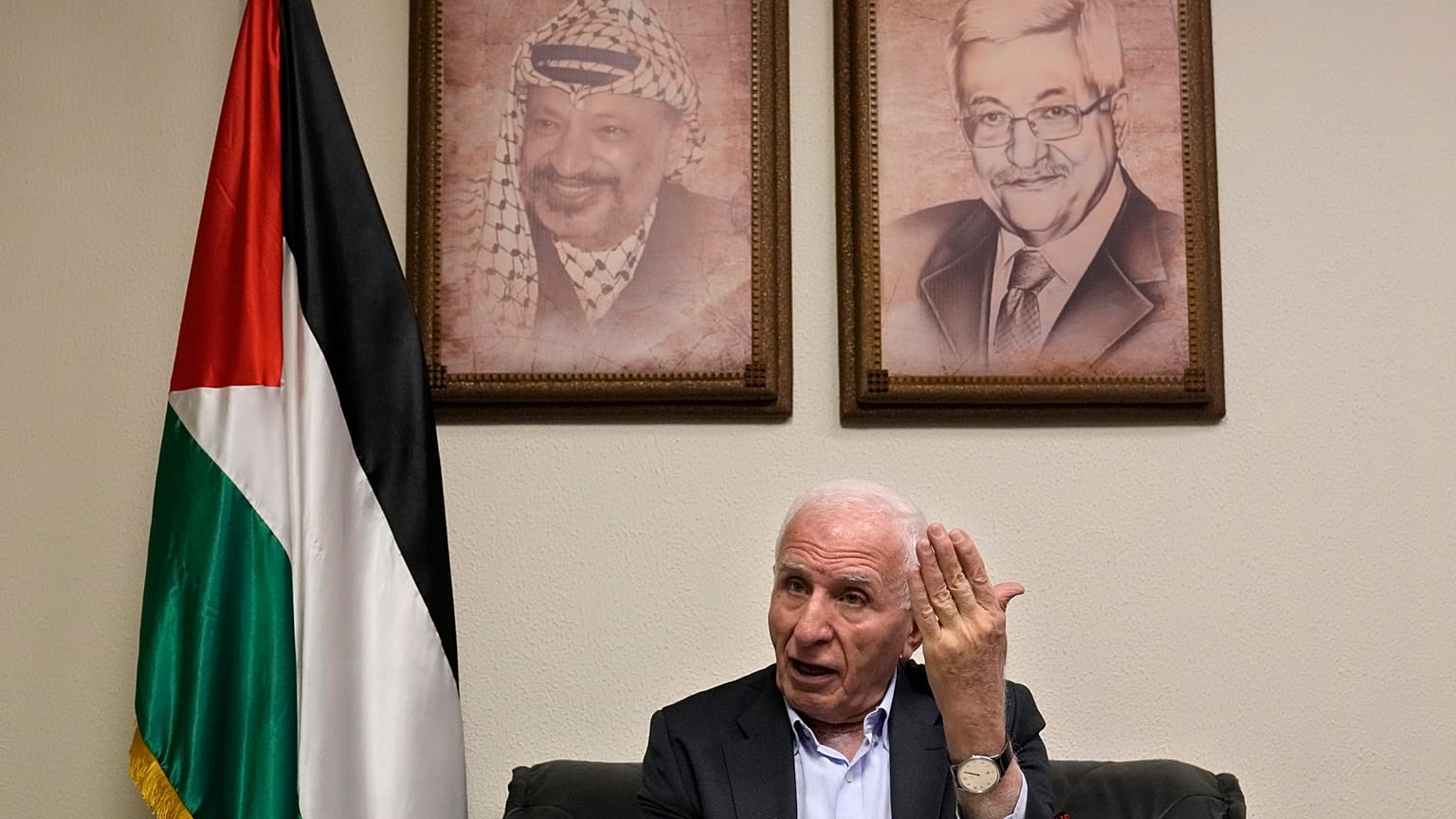 عزام الأحمد عضو اللجنة المركزية لحركة فتح