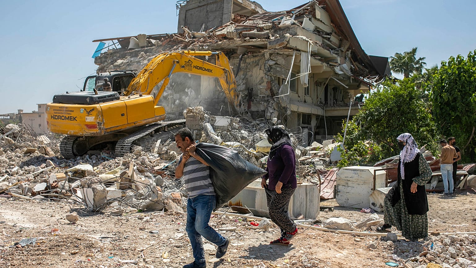 Depremden sonra Antakya'dan bir kare