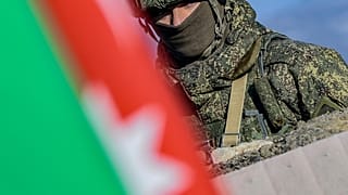 Dağlık Karabağ'daki barış gücünde görev alan bir Rus askeri