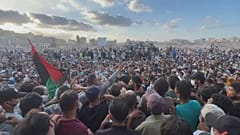 Teilnehmer der Demonstration in Derna