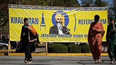 Cartaz com a foto do antigo presidente do templo Sikh, na Columbia Britânica, que foi assassinado