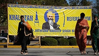 Cartaz com a foto do antigo presidente do templo Sikh, na Columbia Britânica, que foi assassinado