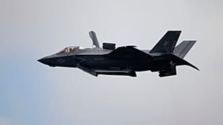 طائرة عسكرية شبح من طراز F-35