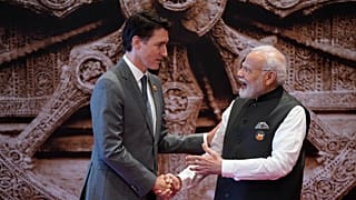 Hindistan Başbakanı Narendra Modi, G-20 Zirvesi kapsamında ülkesine gelen Kanada Başbakanı Justin Trudeau'yu karşılarkenve 