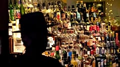 Flaschen mit alkoholischen Getränken 
