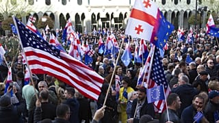 EU-párti ellenzéki tüntetés Tbilisziben, áprilisban
