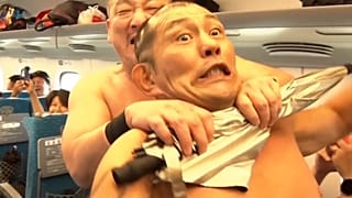 Sumo wrestlers Minoru Suzuki and Sanshiro Takagi fought on the bullet train in a world first on Monday