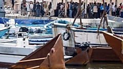 Rozsdás hajók Lampedusa kikötőjében