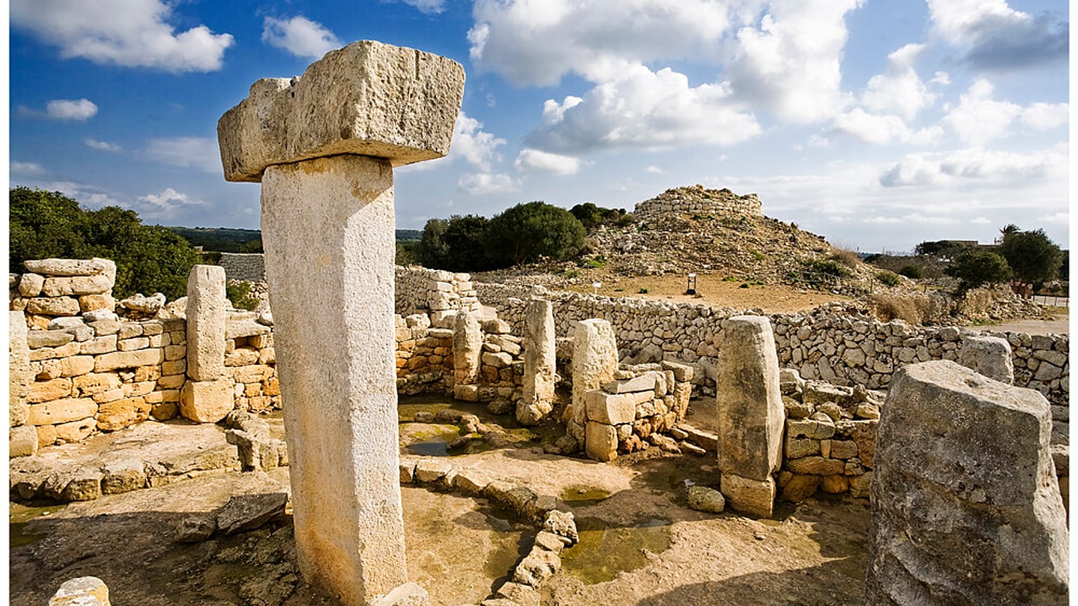 Torralba d'en Salort - talayot e taula