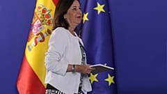 مارغريتا روبلز، وزيرة الدفاع الإسبانية في مؤتمر صحفي في توليدو، إسبانيا.