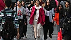 إيرانيات بشوارع طهران