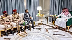 وزير الدفاع السعودي الأمير خالد بن سلمان خلال اجتماع مع وفد من الحوثيين اليمنيين في الرياض، السعودية.