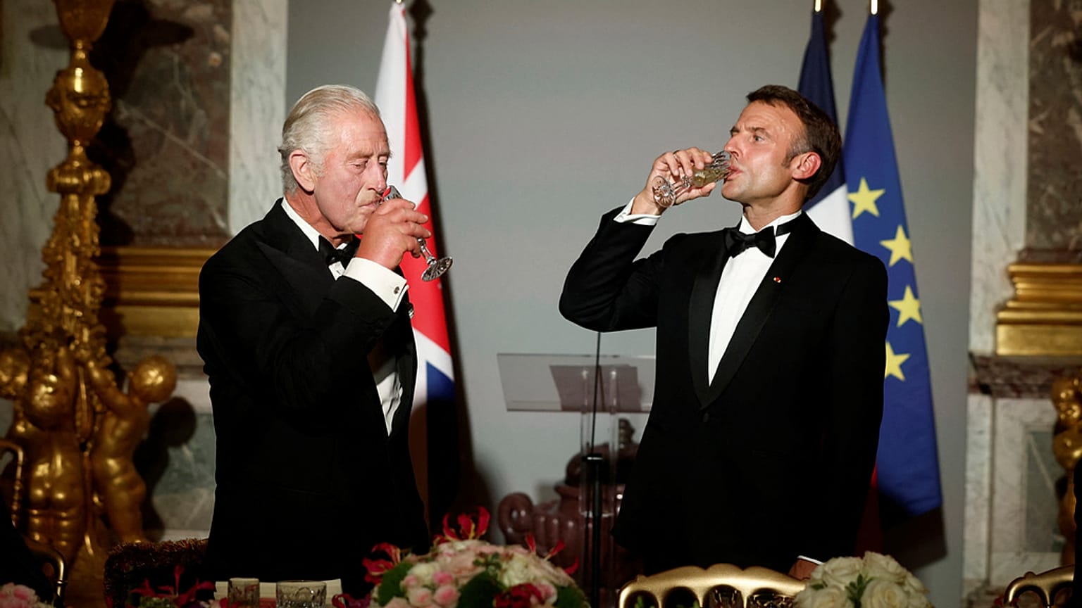 III. Károly brit uralkodó és Emmanuel Macron francia államfő Versailles-ban 2023. szeptember 20-án