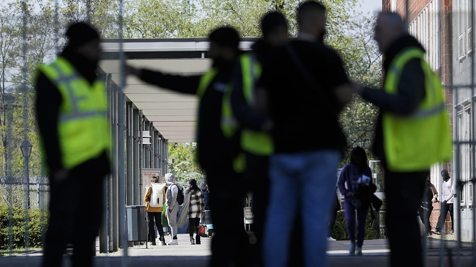 A berlini bevándorlási hivatal bejárata