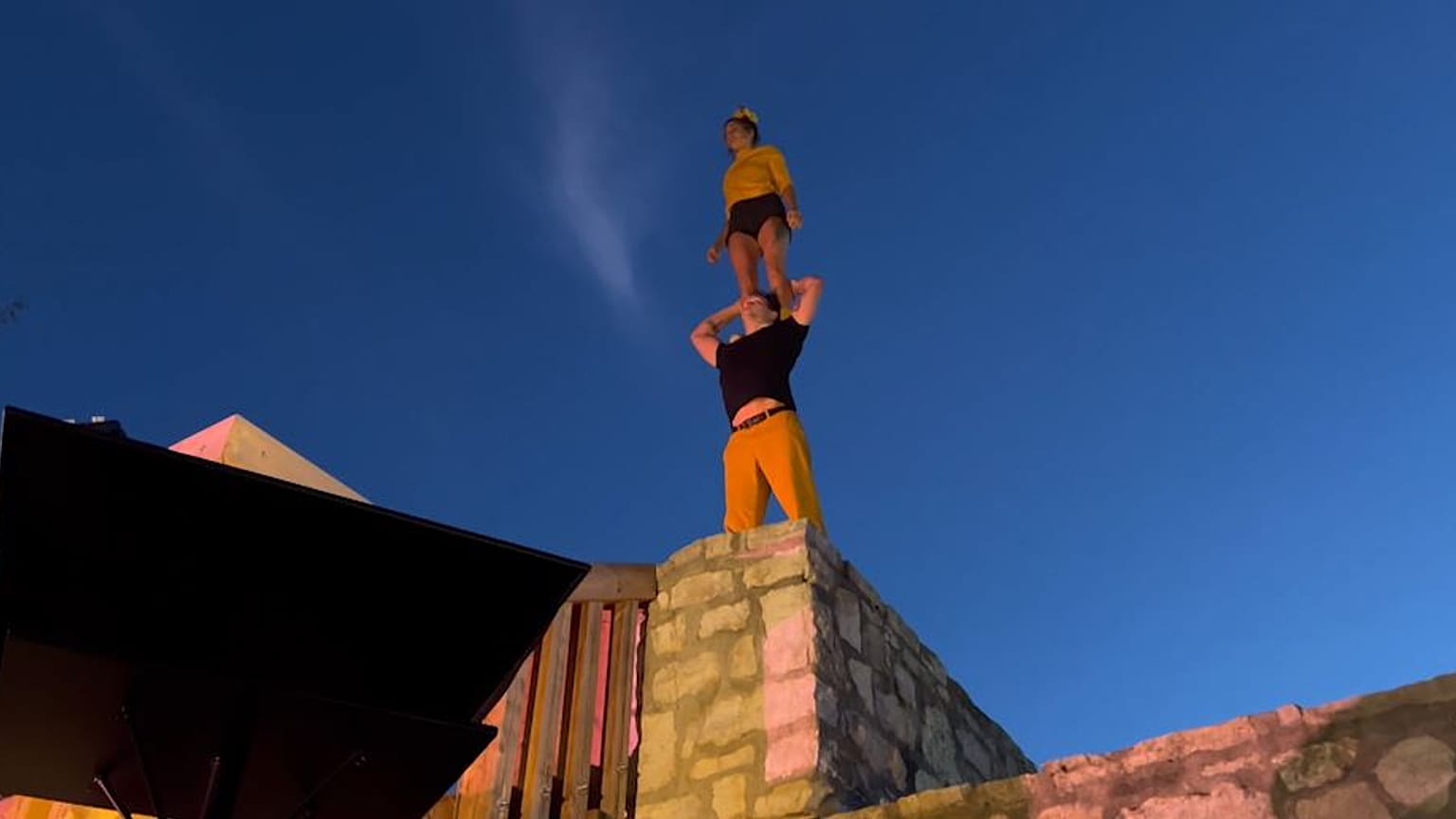 Des artistes du cirque en pleine représentation à Veszprém en Hongrie.
