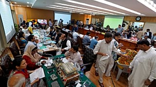 Pakistan'da 2018'de yapılan seçimlerin ardından oy sayım işlemleri (Arşiv)