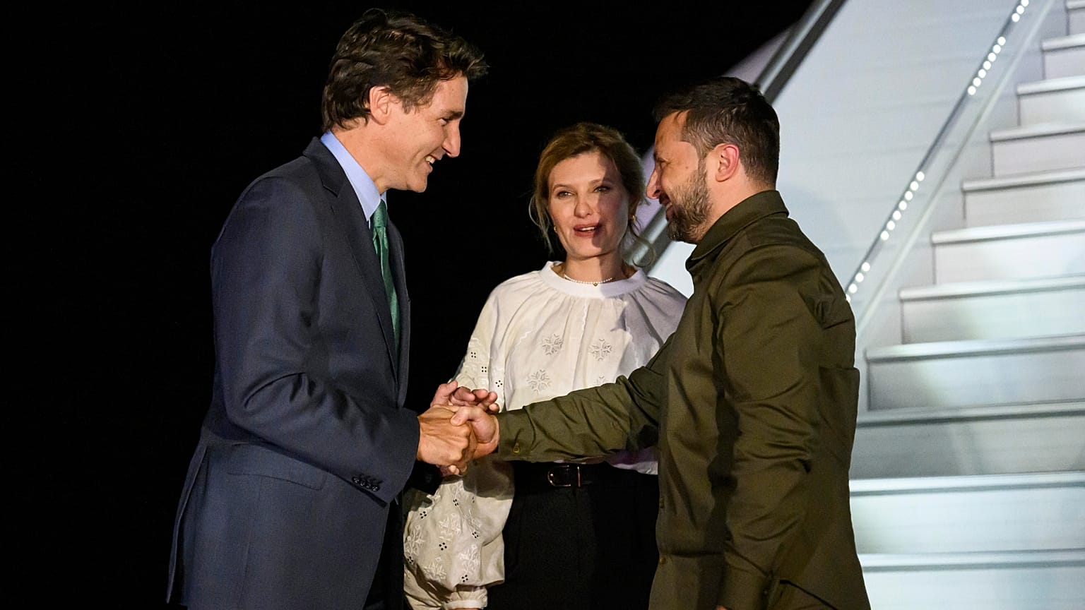 Canada PM Justin Trudeau meets Ukraine President Volodymyr Zelenskyy and First Lady Olena Zelenska at Ottawa Macdonald-Cartier International Airport, 21 September 2023