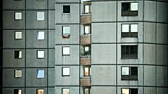 Die Preise für Wohnimmobilien sind im Jahresvergleich um 9,9 % gesunken. Dies ist der stärkste Rückgang seit Beginn der Datenerhebung im Jahr 2000, teilte das Statistische Bundesamt am Freitag mit. 