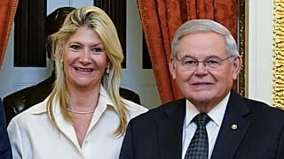Senato Dış İlişkiler Komitesi Başkanı Senatör Bob Menendez ve eşi Nadine Arslanian (solda)