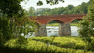 Photo non datée mise à disposition le 09 septembre 2005 du plus long pont d'Europe, fait de briques et emprunté par des voitures et des piétons.