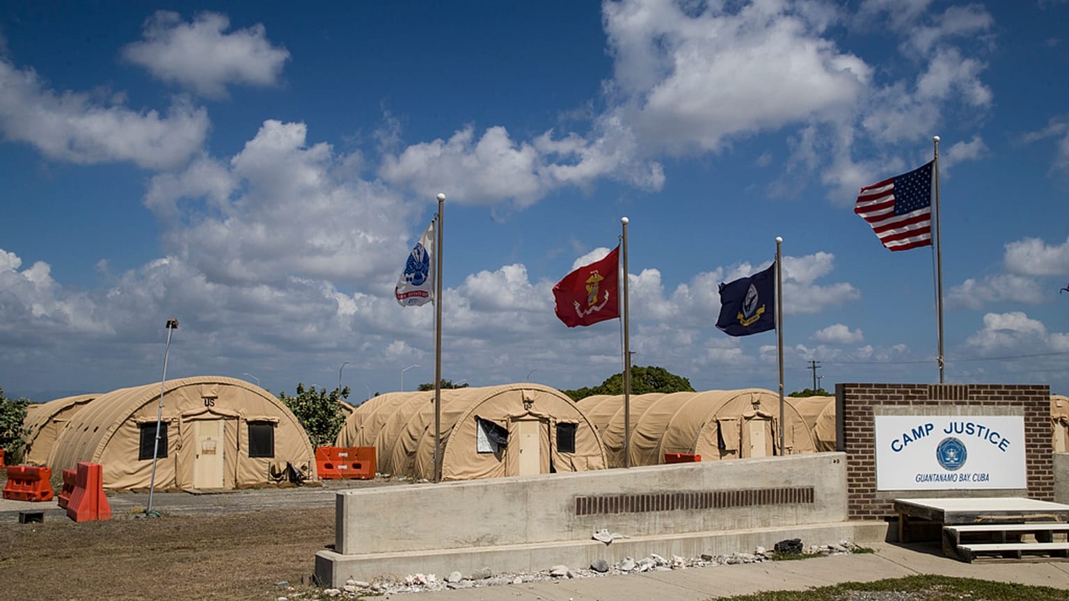 Guantanamo Körfezi'ndeki "Camp Justice" çadırları, 18 Nisan 2019