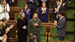 «Η καναδική υποστήριξη στην Ουκρανία με όπλα και εξοπλισμό μας επέτρεψε να σώσουμε χιλιάδες ζωές», είπε ο Ζελένσκι